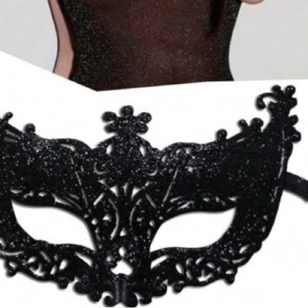 Elegant Black Lace Masquerade Mask - Picture 5 of 7